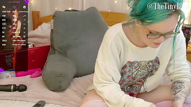 Snapshot of thetinyblue chatting on March 2025 09:48:01 PM thetinyblue online show from March 2025 09:48:01 PM