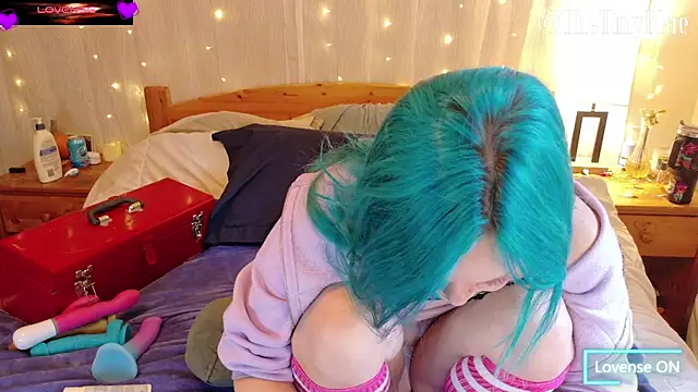 Snapshot of thetinyblue chatting on November 2025 05:38:02 PM thetinyblue online show from November 2025 05:38:02 PM