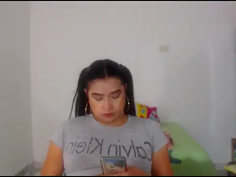 katrinawillff online show from April 2026 01:13:01 PM