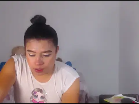 Snapshot of katrinawillff chatting on June 2026 05:45:02 AM katrinawillff online show from June 2026 05:45:02 AM