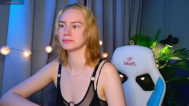 Ramona    online show from December 2025 06:13:01 AM