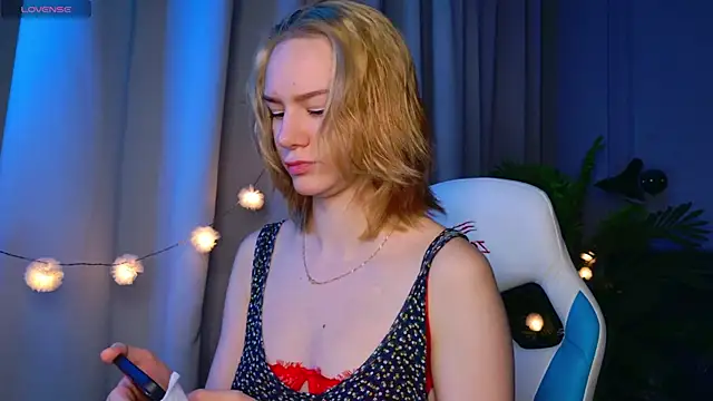 Ramona    online show from December 2025 06:12:02 AM