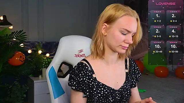 Ramona    online show from October 2025 06:12:02 AM