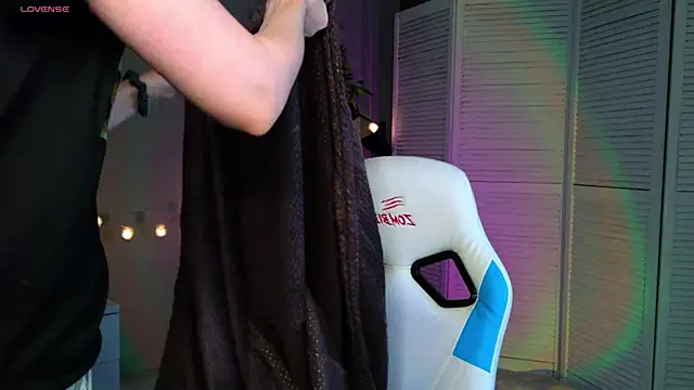 Ramona    online show from April 2026 06:15:01 AM