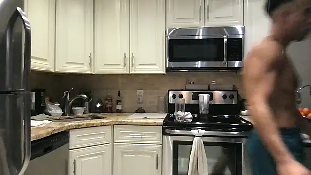 BigGuyMuscle online show from November 2025 09:15:01 PM