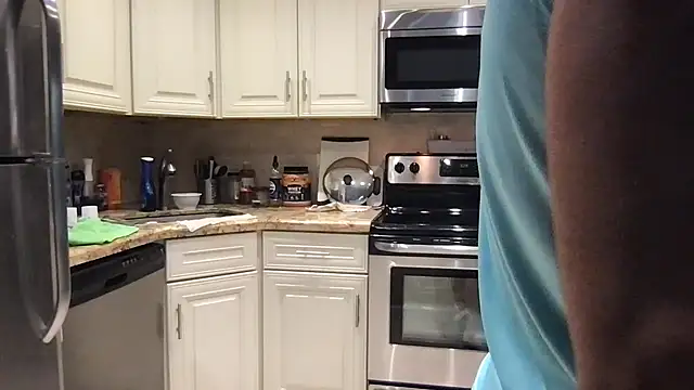 BigGuyMuscle online show from November 2025 09:30:02 PM