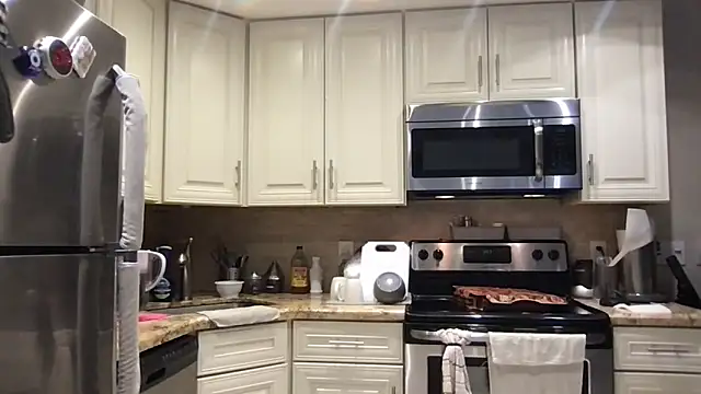 BigGuyMuscle online show from February 2026 07:00:02 PM