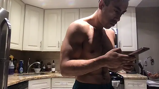 BigGuyMuscle online show from November 2025 02:49:01 AM