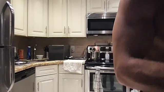 BigGuyMuscle online show from October 2025 05:59:01 AM