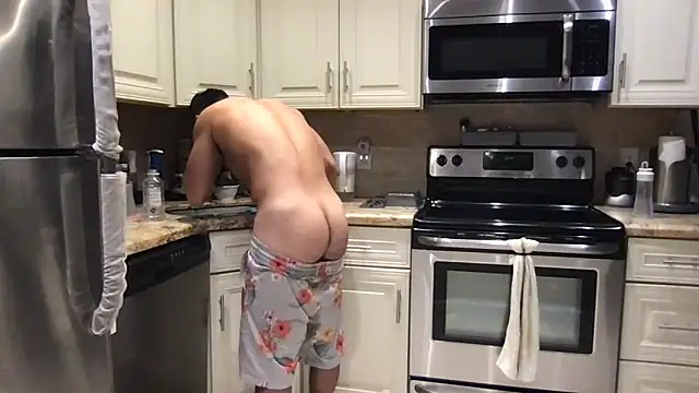 Snapshot of BigGuyMuscle chatting on June 2026 10:21:01 PM BigGuyMuscle online show from June 2026 10:21:01 PM