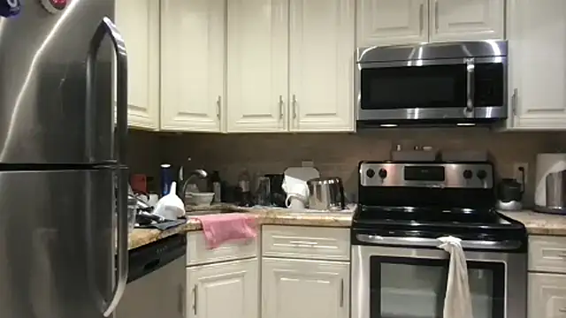 BigGuyMuscle online show from December 2025 01:33:01 AM