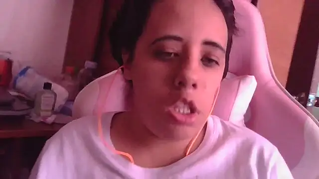 Snapshot of annarose19 chatting on November 2025 05:56:01 PM annarose19 online show from November 2025 05:56:01 PM