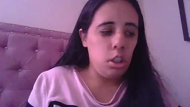 annarose19 online show from October 2025 05:32:02 PM