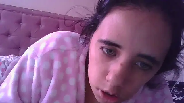 Snapshot of annarose19 chatting on October 2025 05:25:01 PM annarose19 online show from October 2025 05:25:01 PM