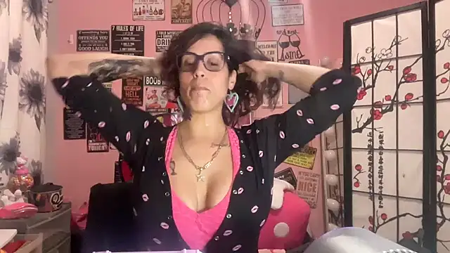 Snapshot of latinacubana chatting on February 2025 07:59:02 AM latinacubana online show from February 2025 07:59:02 AM