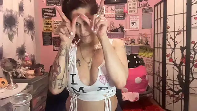 Snapshot of latinacubana chatting on March 2025 11:21:02 AM latinacubana online show from March 2025 11:21:02 AM