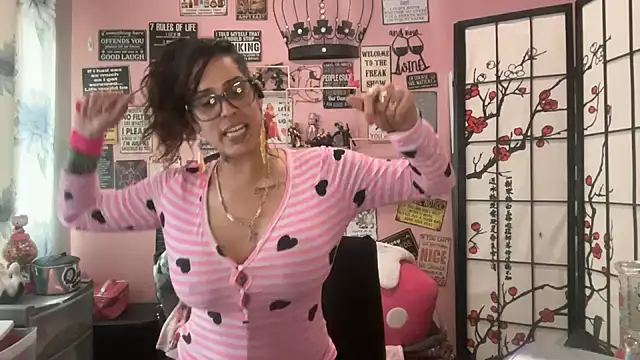 Snapshot of latinacubana chatting on February 2025 02:33:02 PM latinacubana online show from February 2025 02:33:02 PM