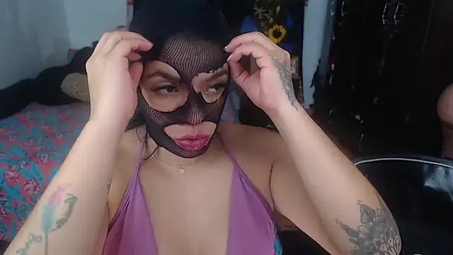 Snapshot of Sharlottee chatting on December 2024 02:36:02 AM Sharlottee online show from December 2024 02:36:02 AM