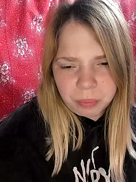 Snapshot of Zuli_Kiska chatting on March 2025 09:31:02 PM Zuli Kiska online show from March 2025 09:31:02 PM