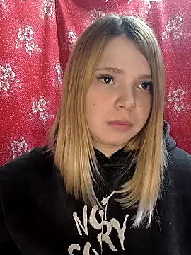 Snapshot of Zuli_Kiska chatting on February 2025 09:04:01 PM Zuli Kiska online show from February 2025 09:04:01 PM