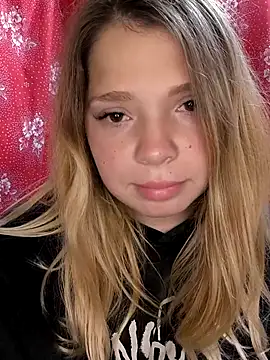 Snapshot of Zuli_Kiska chatting on October 2025 07:37:02 PM Zuli Kiska online show from October 2025 07:37:02 PM