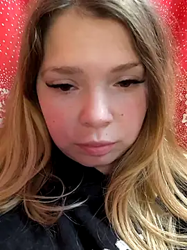 Zuli Kiska online show from December 2025 08:19:01 PM