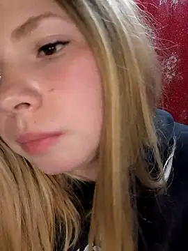 Snapshot of Zuli_Kiska chatting on October 2025 08:20:01 PM Zuli Kiska online show from October 2025 08:20:01 PM