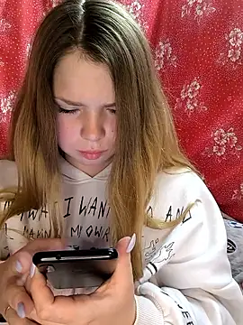 Zuli Kiska online show from March 2026 07:35:01 PM