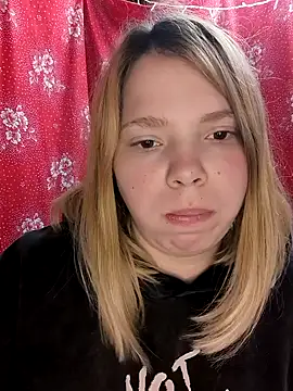 Snapshot of Zuli_Kiska chatting on March 2025 09:27:02 PM Zuli Kiska online show from March 2025 09:27:02 PM
