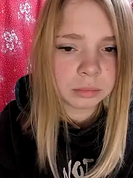 Snapshot of Zuli_Kiska chatting on February 2025 09:20:01 PM Zuli Kiska online show from February 2025 09:20:01 PM