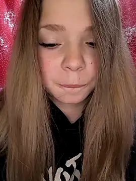 Zuli Kiska online show from December 2025 08:25:01 PM