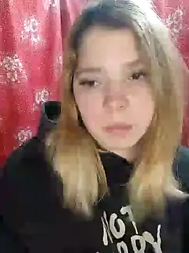 Snapshot of Zuli_Kiska chatting on February 2025 08:56:01 PM Zuli Kiska online show from February 2025 08:56:01 PM