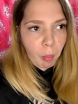 Snapshot of Zuli_Kiska chatting on October 2025 11:11:02 AM Zuli Kiska online show from October 2025 11:11:02 AM