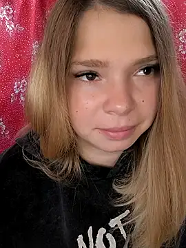 Snapshot of Zuli_Kiska chatting on October 2025 06:25:02 AM Zuli Kiska online show from October 2025 06:25:02 AM