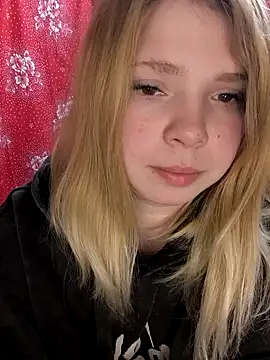 Snapshot of Zuli_Kiska chatting on February 2025 12:05:02 AM Zuli Kiska online show from February 2025 12:05:02 AM