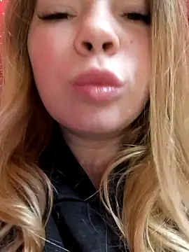 Zuli Kiska online show from November 2025 11:19:02 PM