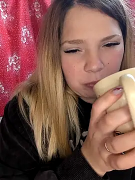 Zuli Kiska online show from October 2025 08:31:01 PM