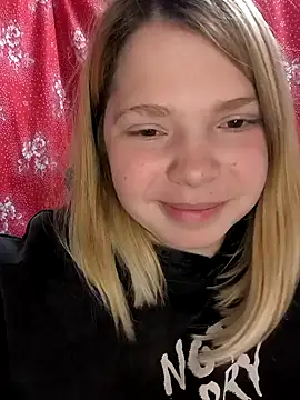Snapshot of Zuli_Kiska chatting on March 2025 09:18:02 PM Zuli Kiska online show from March 2025 09:18:02 PM