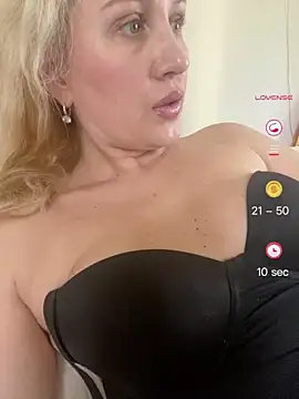 YourBlondee online show from May 2026 04:06:01 AM