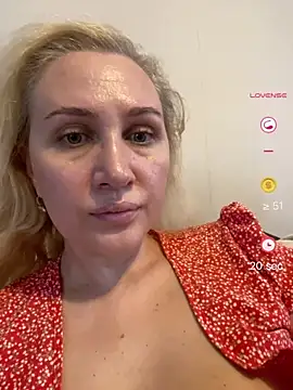 YourBlondee online show from June 2026 12:32:01 PM