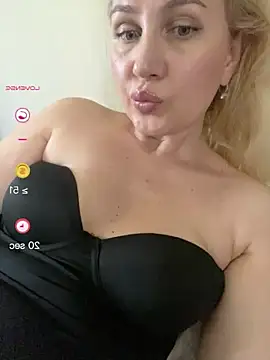 YourBlondee online show from June 2026 04:35:02 AM