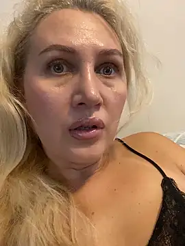 YourBlondee online show from September 2025 02:40:01 AM