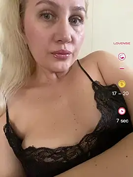 YourBlondee online show from April 2026 04:05:02 AM
