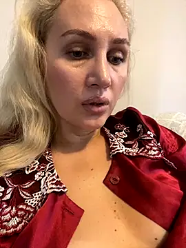 YourBlondee online show from October 2025 03:27:01 AM