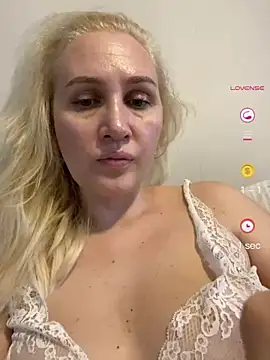 YourBlondee online show from June 2026 01:54:01 PM