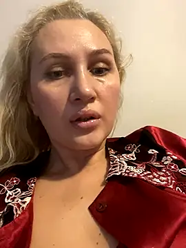 YourBlondee online show from December 2025 02:32:02 AM