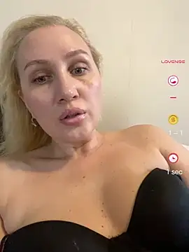 YourBlondee online show from May 2026 03:32:01 AM