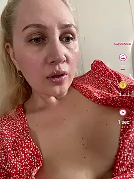 YourBlondee online show from April 2026 11:07:02 AM
