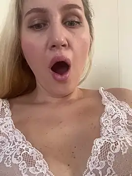 YourBlondee online show from February 2025 05:41:02 AM
