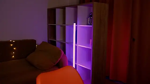 ItsAlisia online show from December 2025 01:37:01 PM